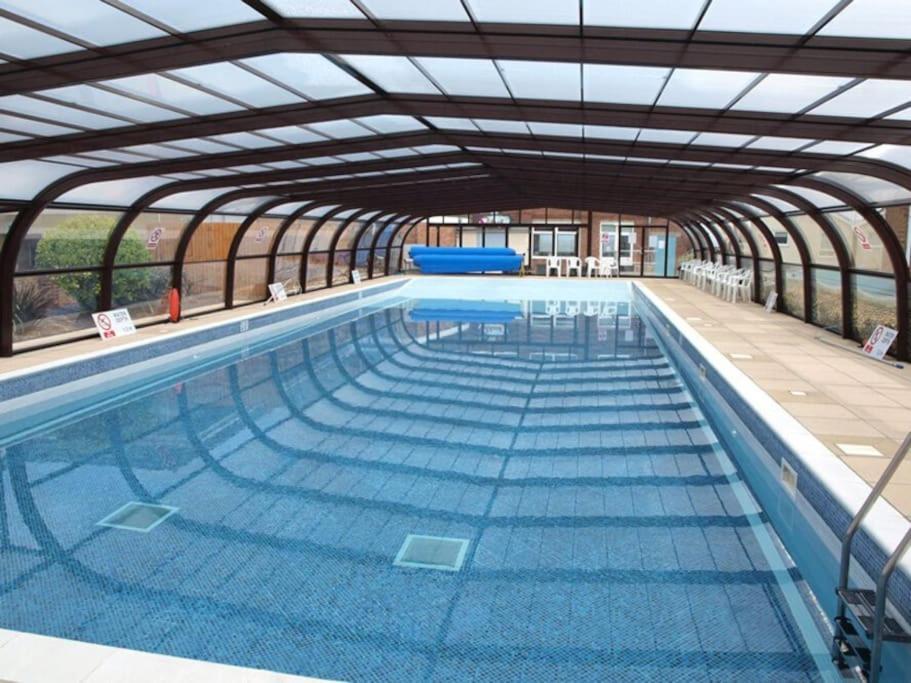 Corton Retreats At Waterside Park Villa Exteriör bild